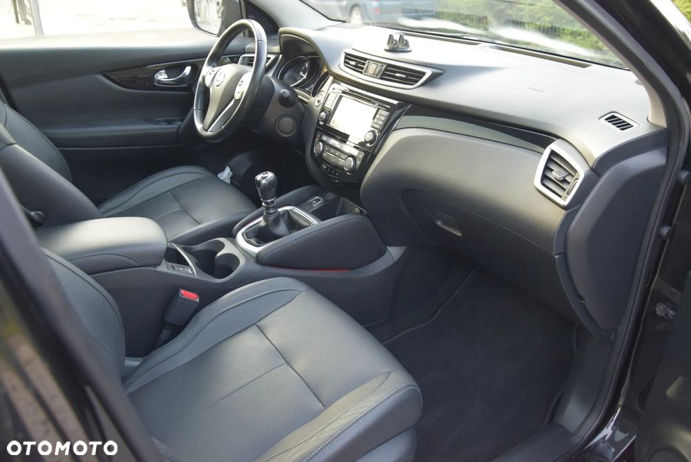 Nissan Qashqai 1.6 dCi Xtronic TEKNA+ - 32