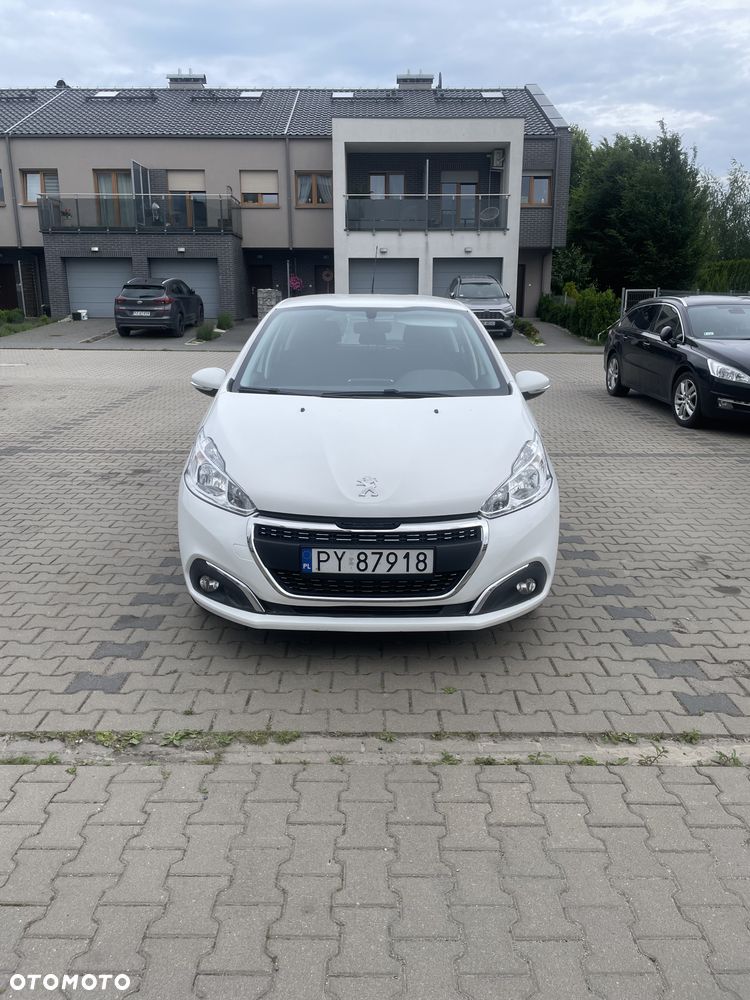 Peugeot 208 - 1