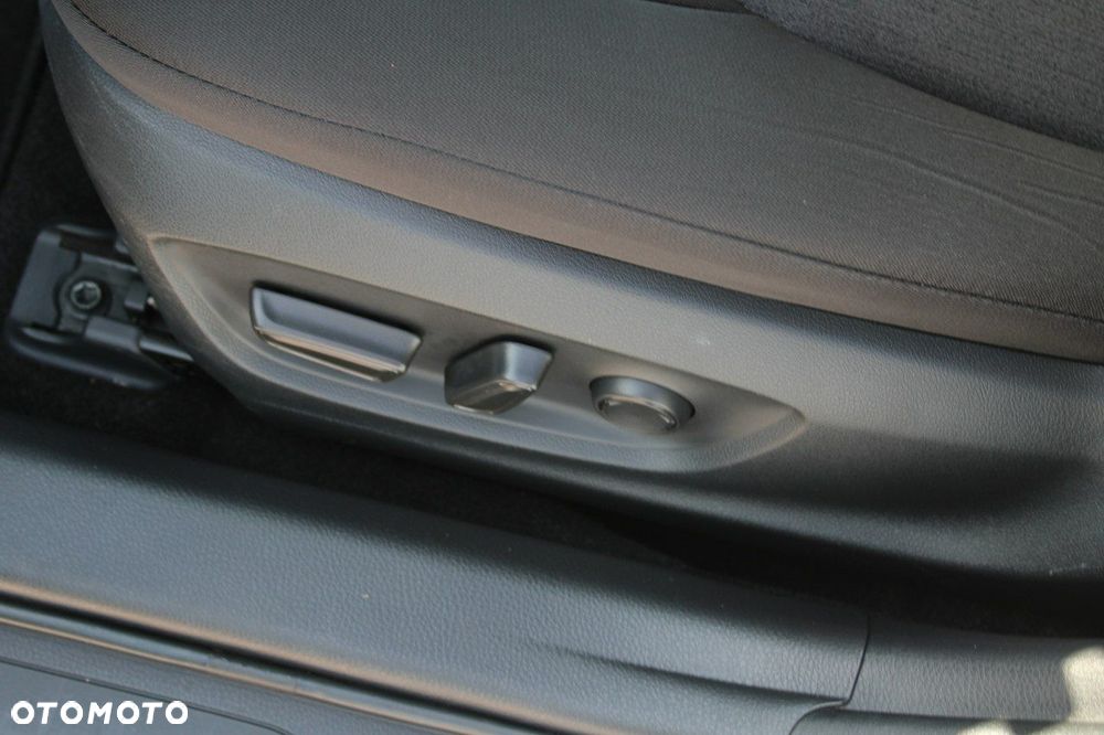 Toyota Camry - 16