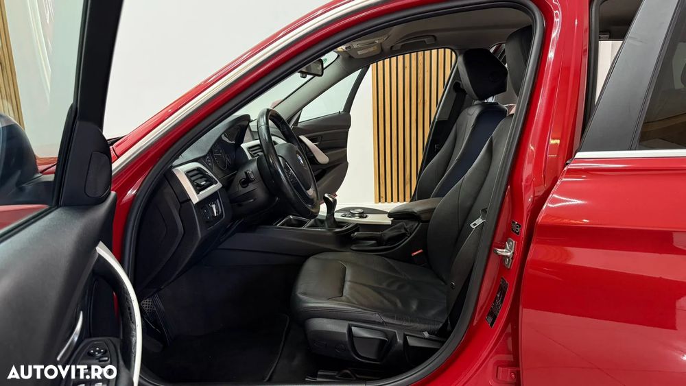BMW Seria 3 316i Touring - 16