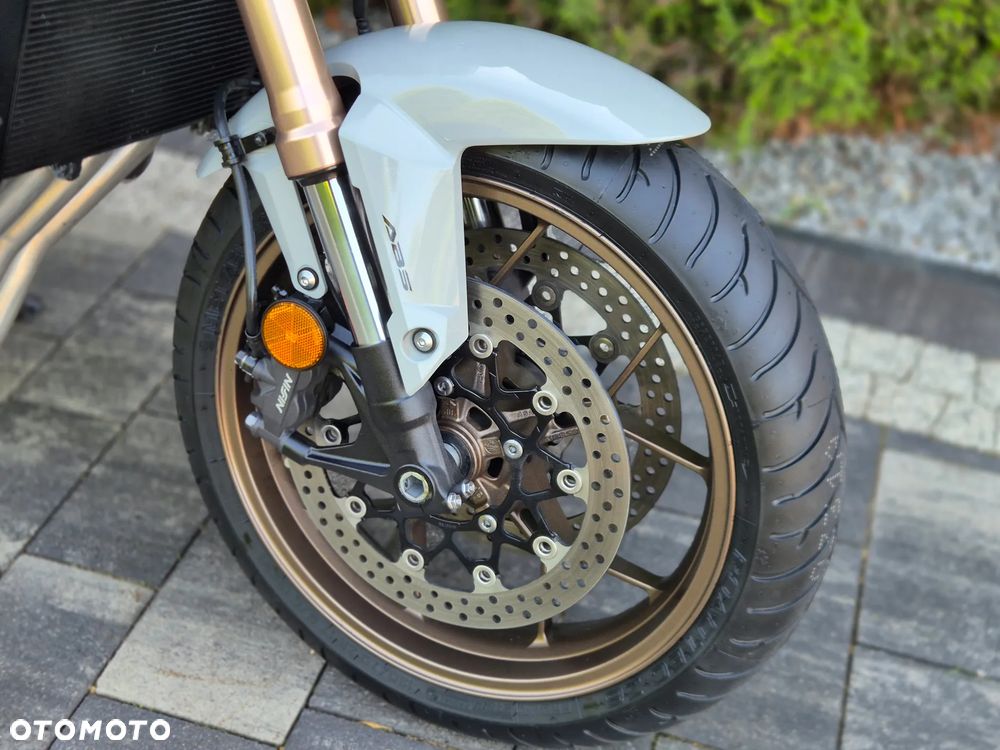 Honda CB - 12