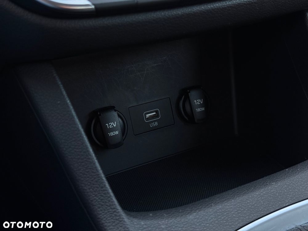 Hyundai i30 1.5 DPI Classic + - 13