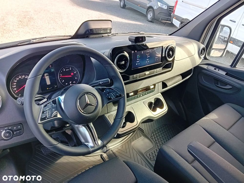 Mercedes-Benz Sprinter - 11
