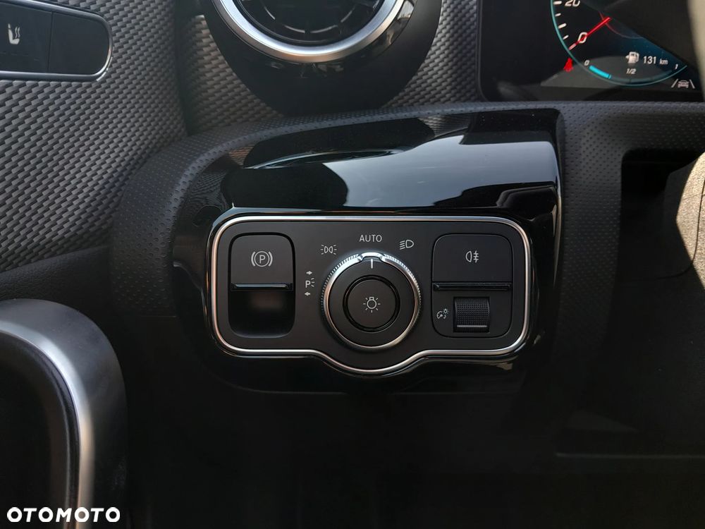 Mercedes-Benz CLA 180 Progressive 7G-DCT - 16