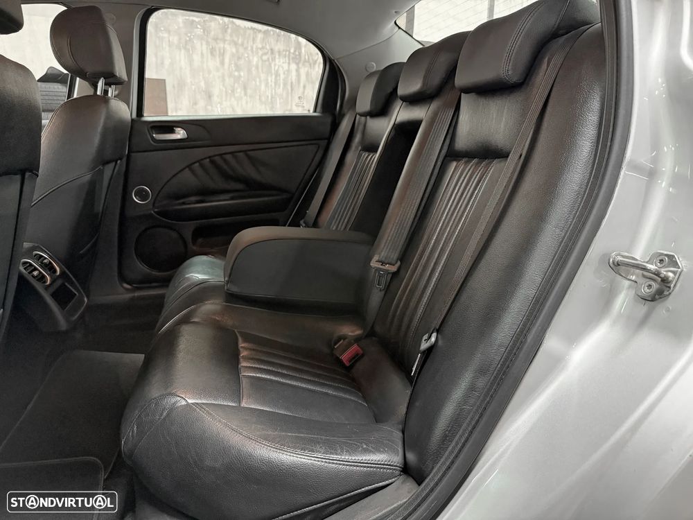 Alfa Romeo 159 2.0 JTDm Distinctive - 11