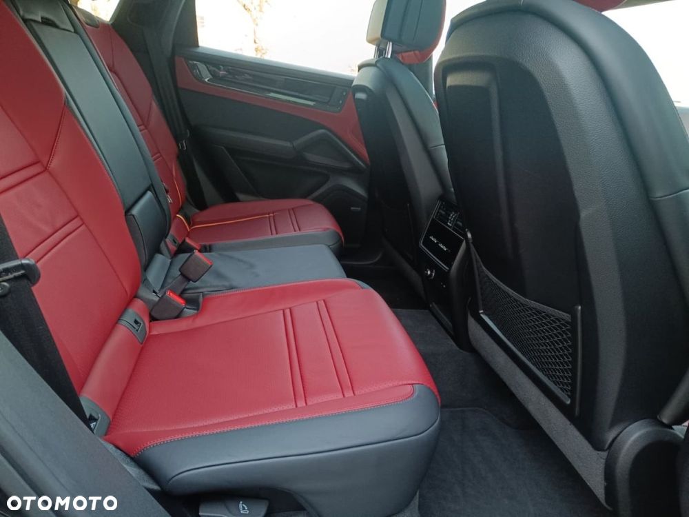 Porsche Cayenne - 26