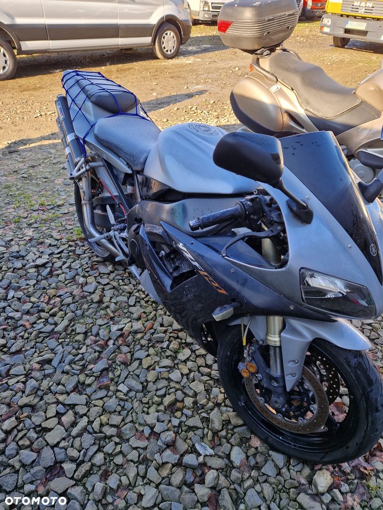 Yamaha R1 - 1