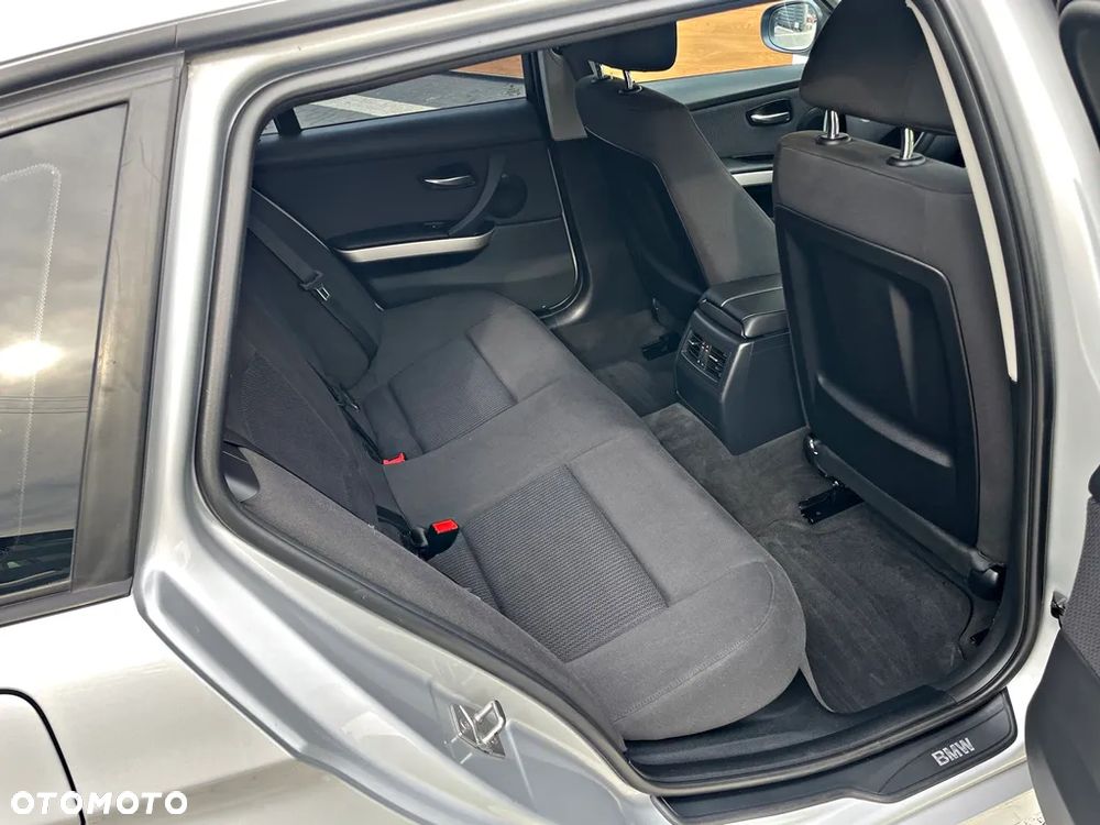 BMW Seria 3 318d DPF Touring Edition Exclusive - 29