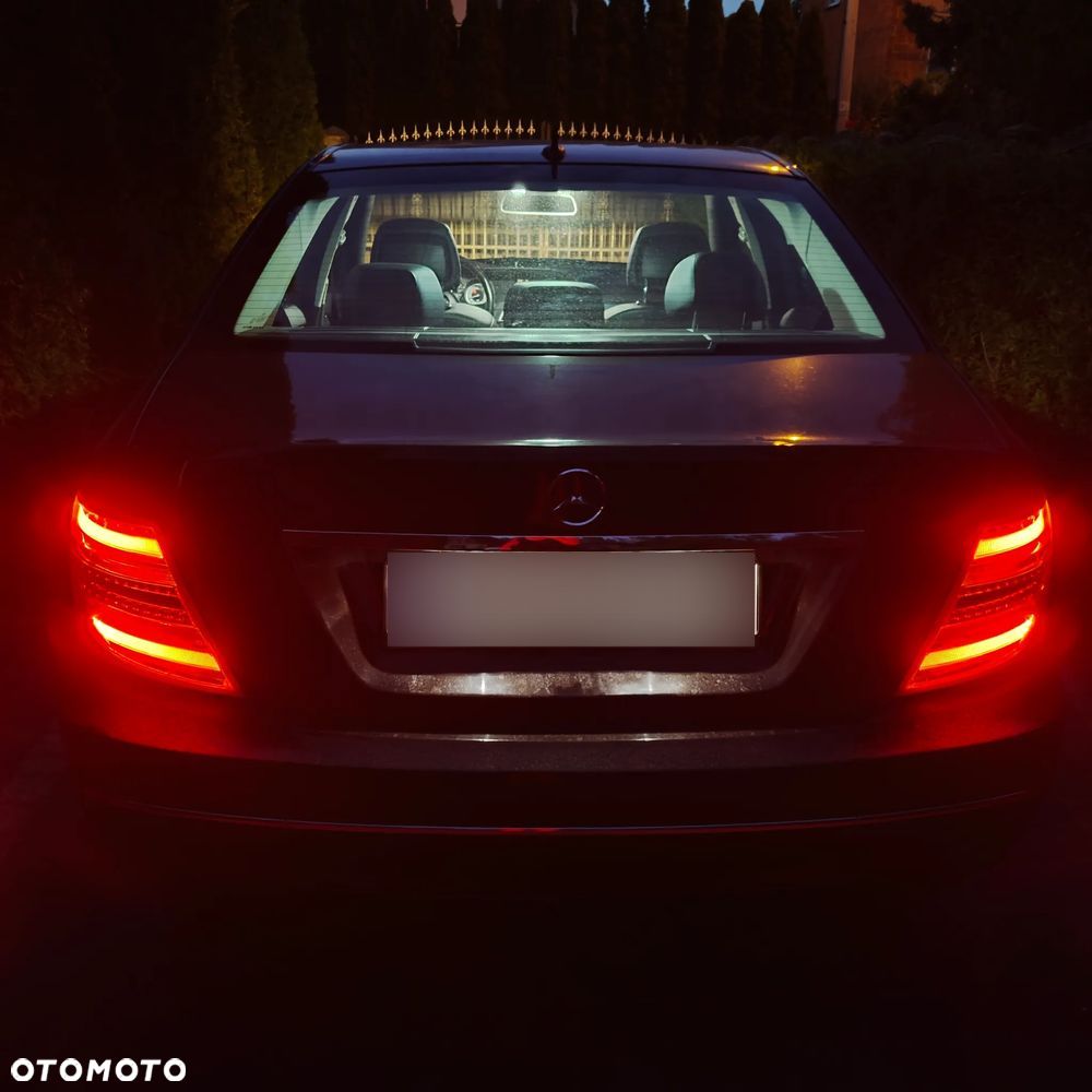 Mercedes-Benz Klasa C 180 CGI BlueEff Avantgarde - 7