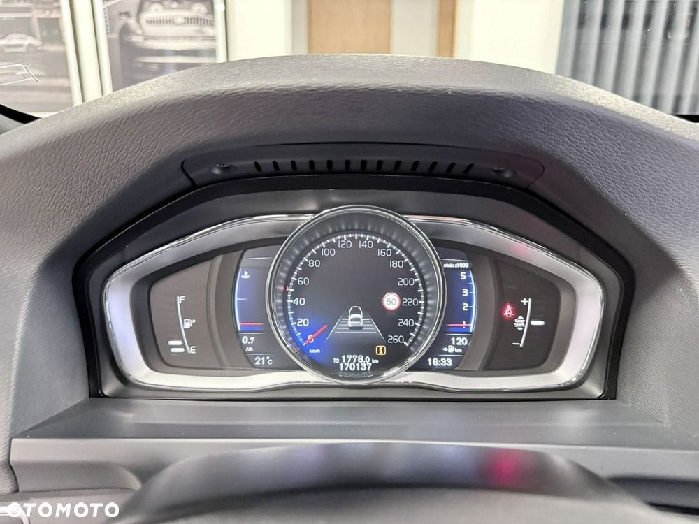 Volvo V60 D3 R-Design - 34