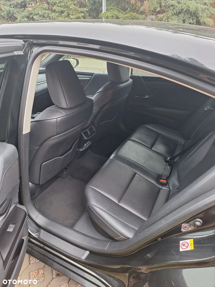 Lexus ES 300h Style Edition - 7