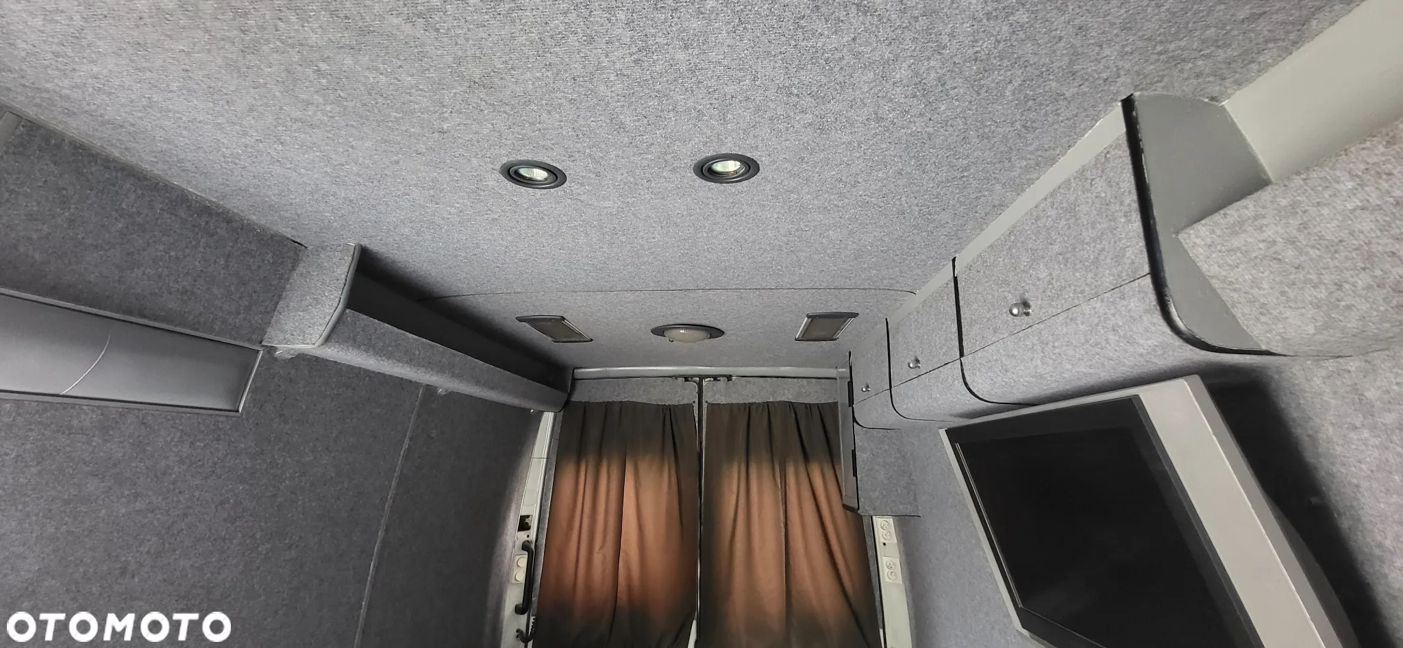 Mercedes-Benz Sprinter - 12