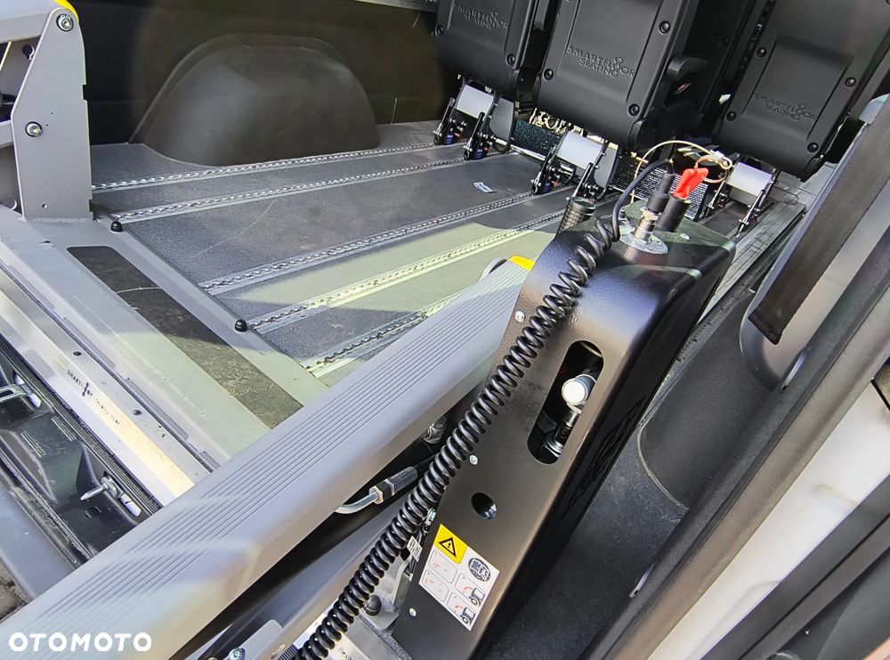 Mercedes-Benz Sprinter - 9