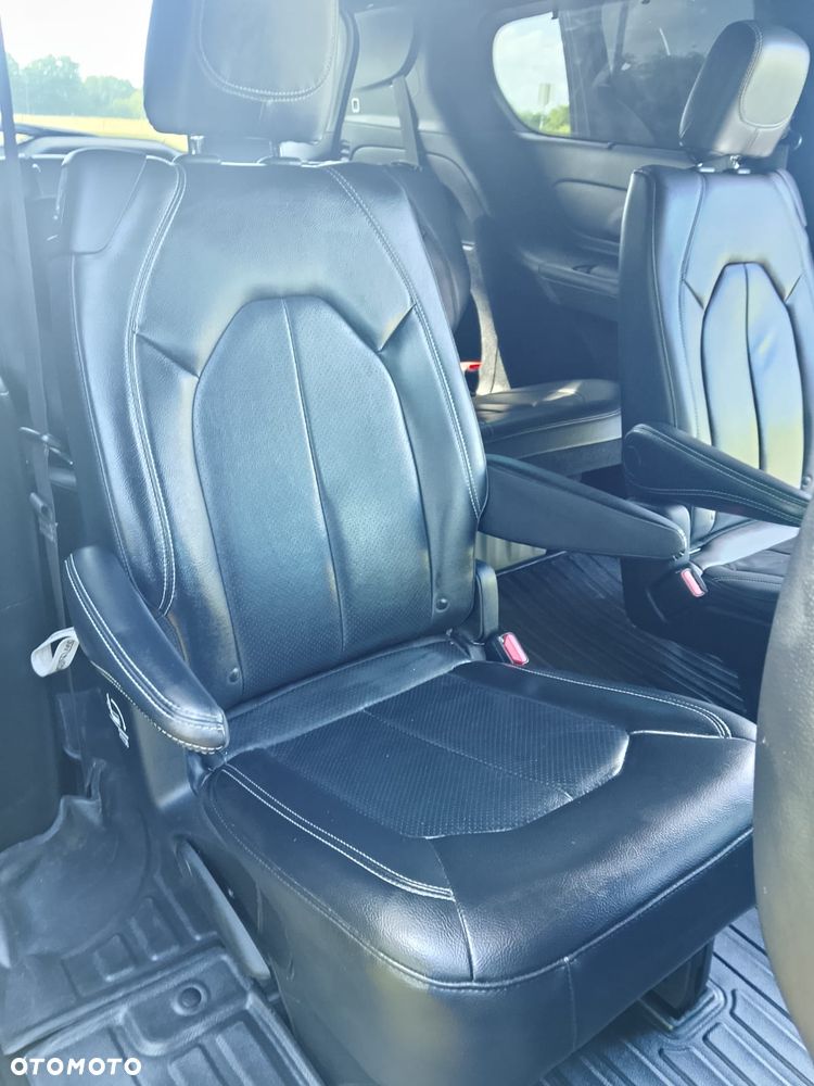 Chrysler Pacifica - 18