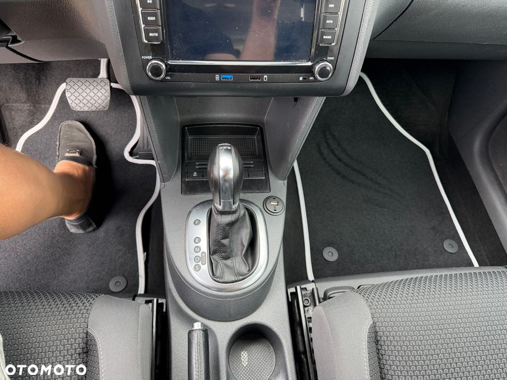 Volkswagen Touran 2.0 TDI DPF BlueMotion Technology DSG Life - 23