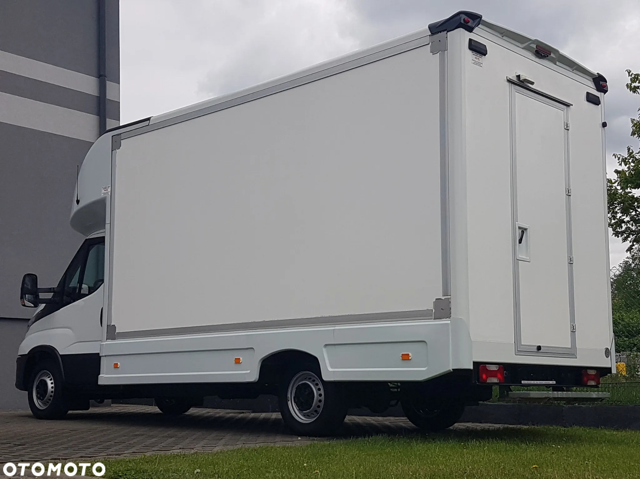 Iveco DAILY KONTENER NISKOPODŁOGOWY 4,43x2,23x2,42 SKLEP FOODTRUCK BAR KLIMA KONIOWÓZ KAMPER - 28