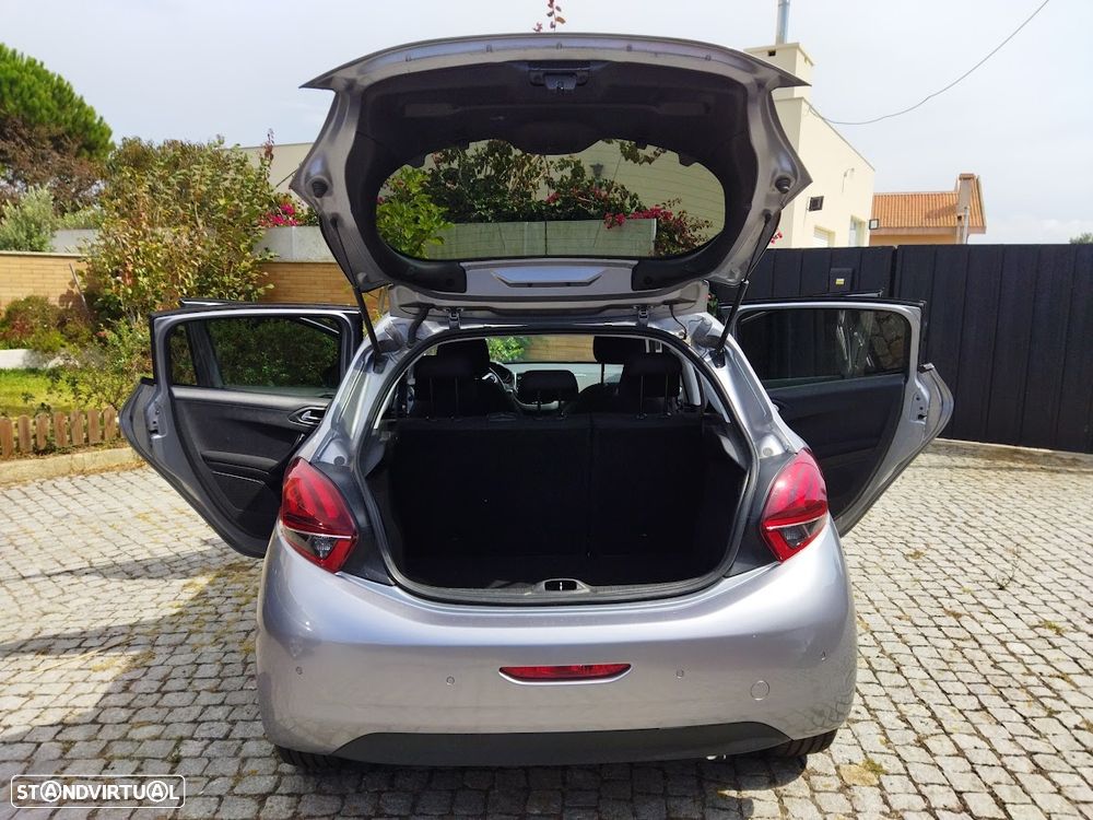 Peugeot 208 1.2 PureTech Signature - 5