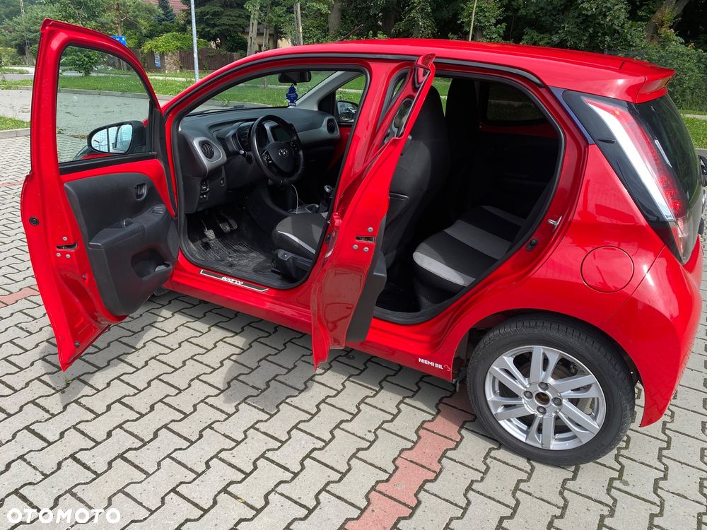 Toyota Aygo x-play touch - 16