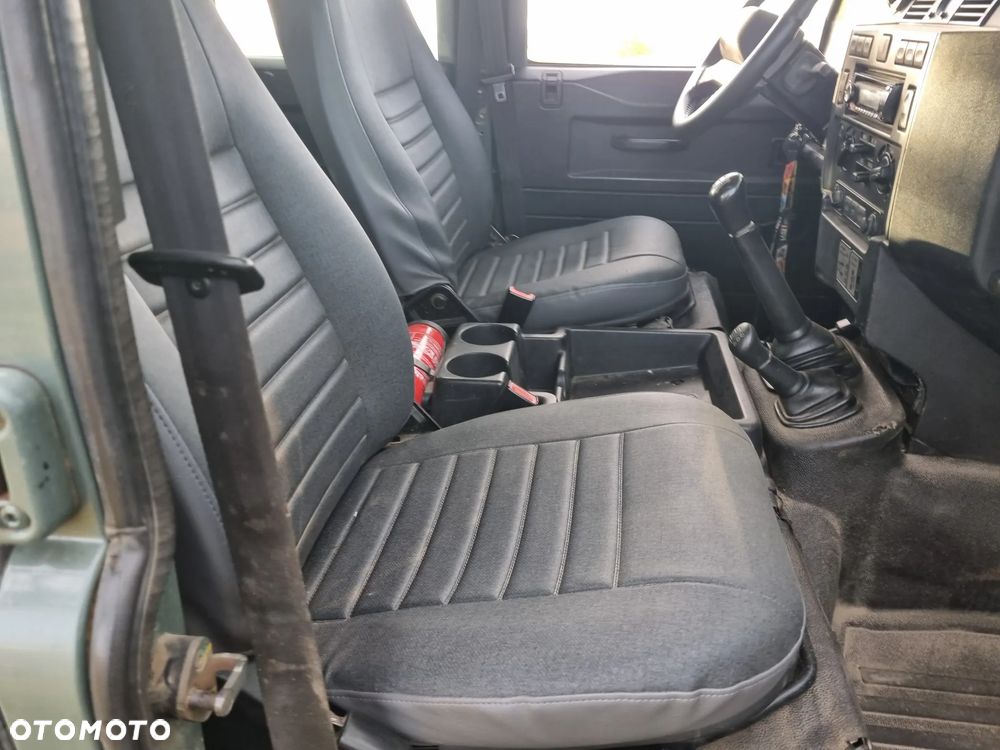 Land Rover Defender - 28