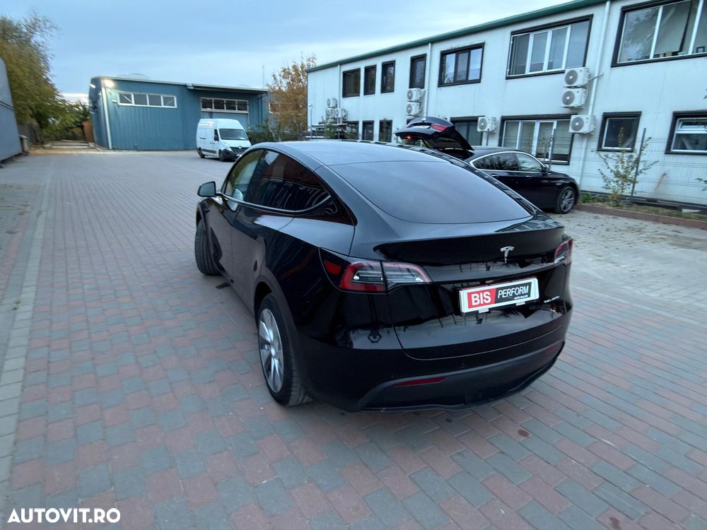 Tesla Model Y Long Range Dual Motor AWD - 8