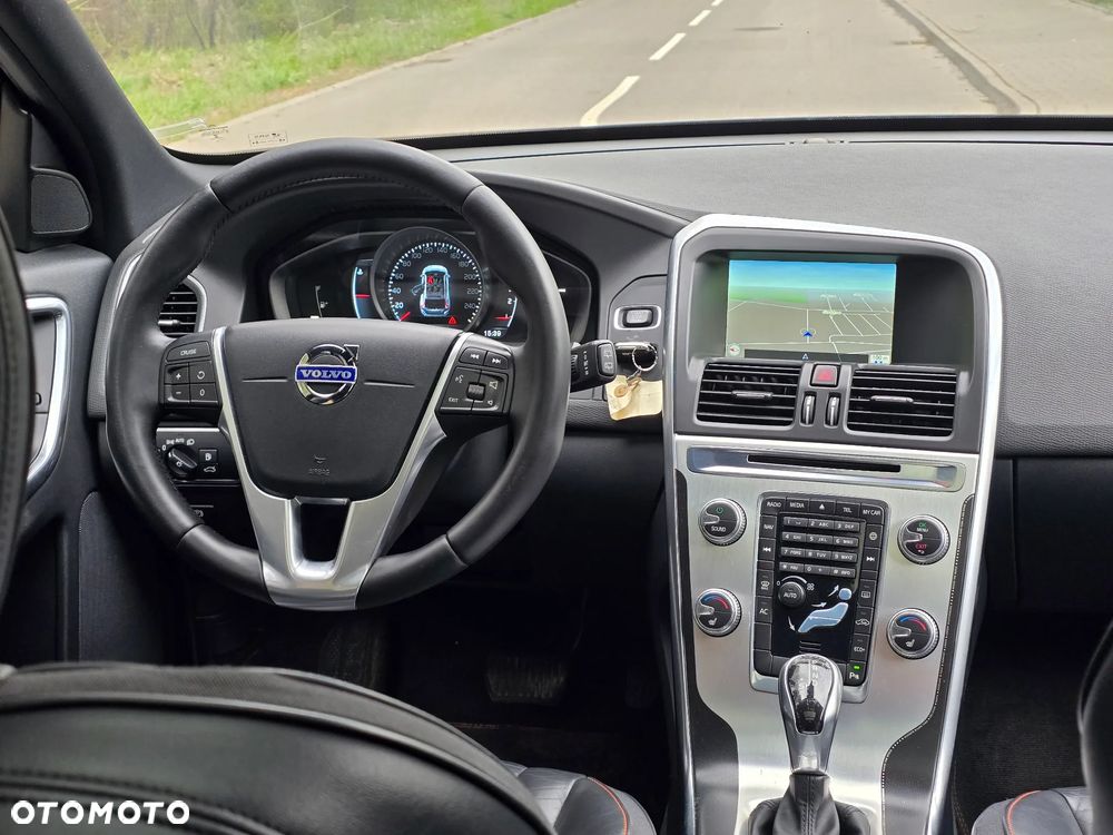 Volvo XC 60 D4 Drive-E Ocean Race - 26