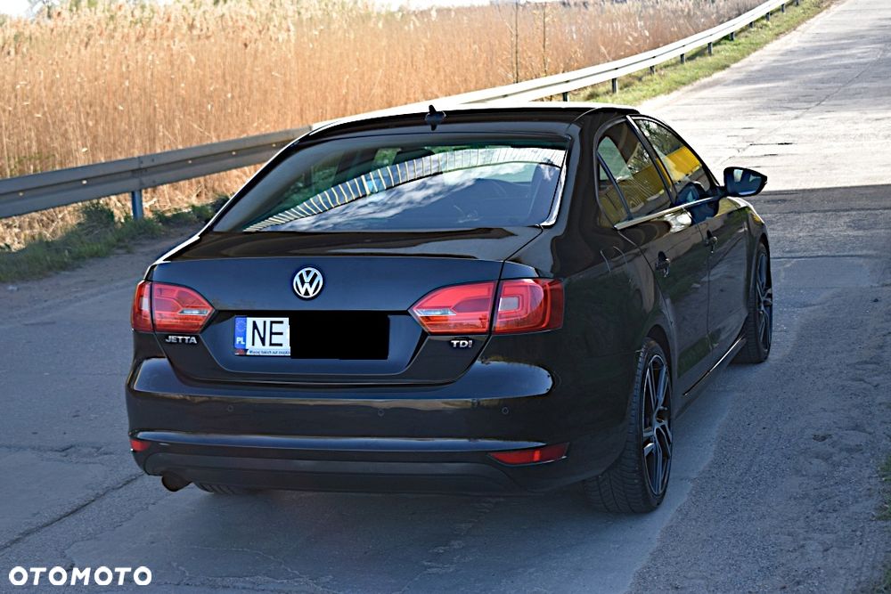 Volkswagen Jetta 1.6 TDI DSG Blue Motion Technology Life - 11