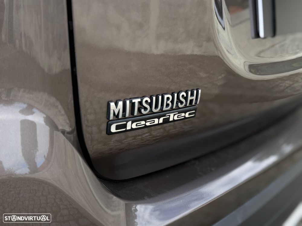 Mitsubishi Outlander 2.2 DI-D 4WD Intense - 18