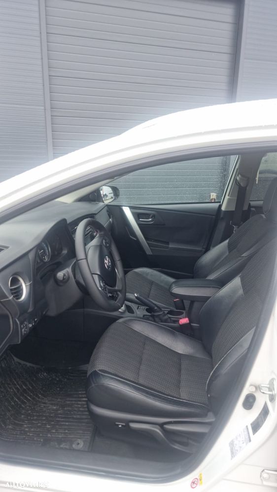 Toyota Auris 1.8 L VVT-i TS Hybrid Sol+ - 8