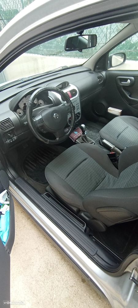 Opel Corsa 1.2 16V Enjoy - 3