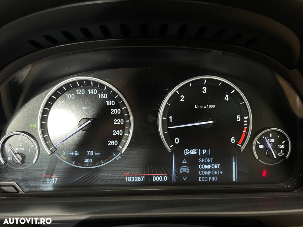 BMW Seria 5 530d xDrive Touring Aut. - 36