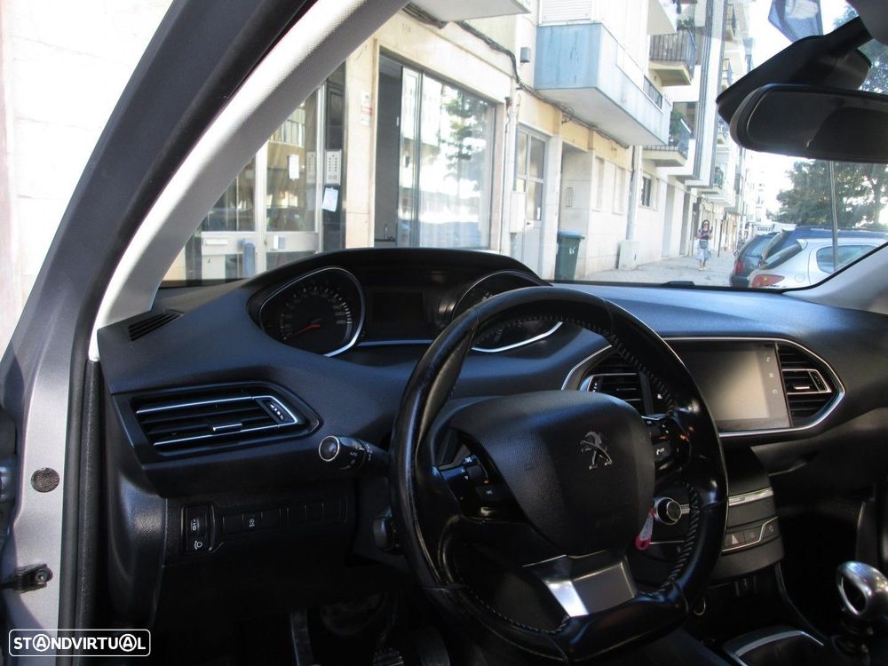 Peugeot 308 1.2 PureTech Active - 12
