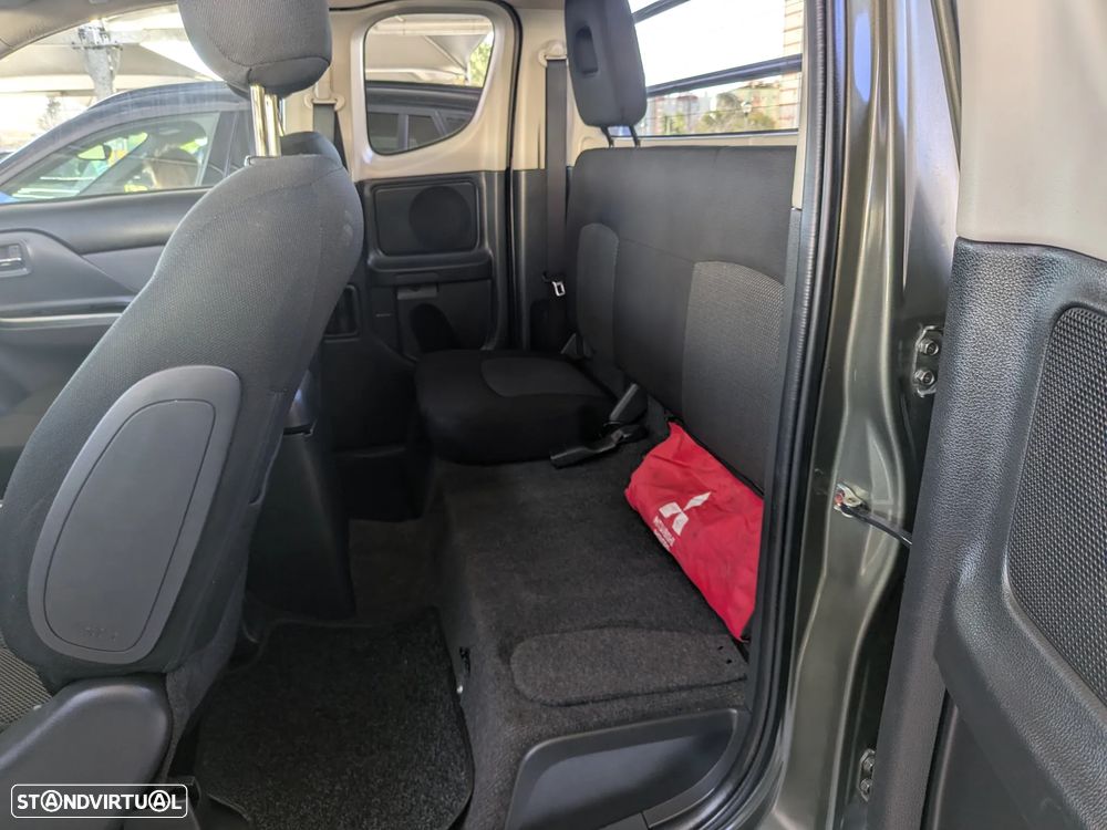 Mitsubishi L200 2.4 DI-D CD Instyle Strakar 4WD - 15