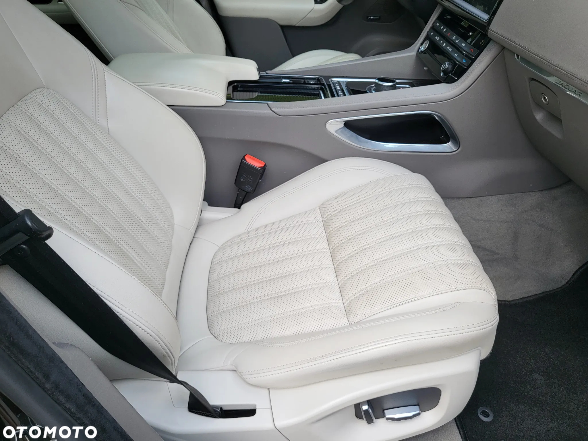Jaguar F-Pace 2.0 i4D AWD Prestige - 8