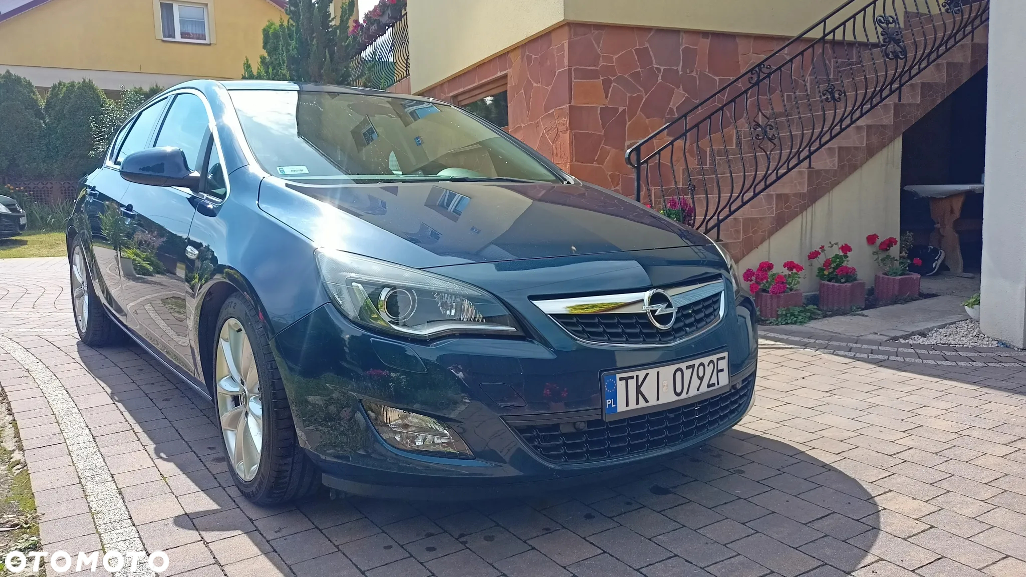 Opel Astra GTC 1.6 Turbo Edition - 4