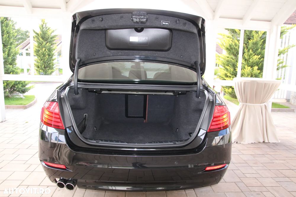 BMW Seria 5 530d xDrive AT - 36