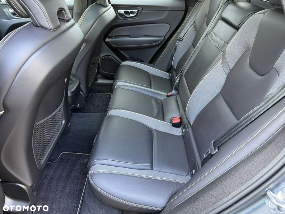 Volvo XC 60 D4 R-Design - 28