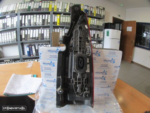 Farol Tras 9680545280 9677205180 PEUGEOT PARTNER 2 BREAK B9 FASE 3 2016 1.6HDI 100CV 4P CINZA ACASTANHADO ESQ ORIGINAL - 2