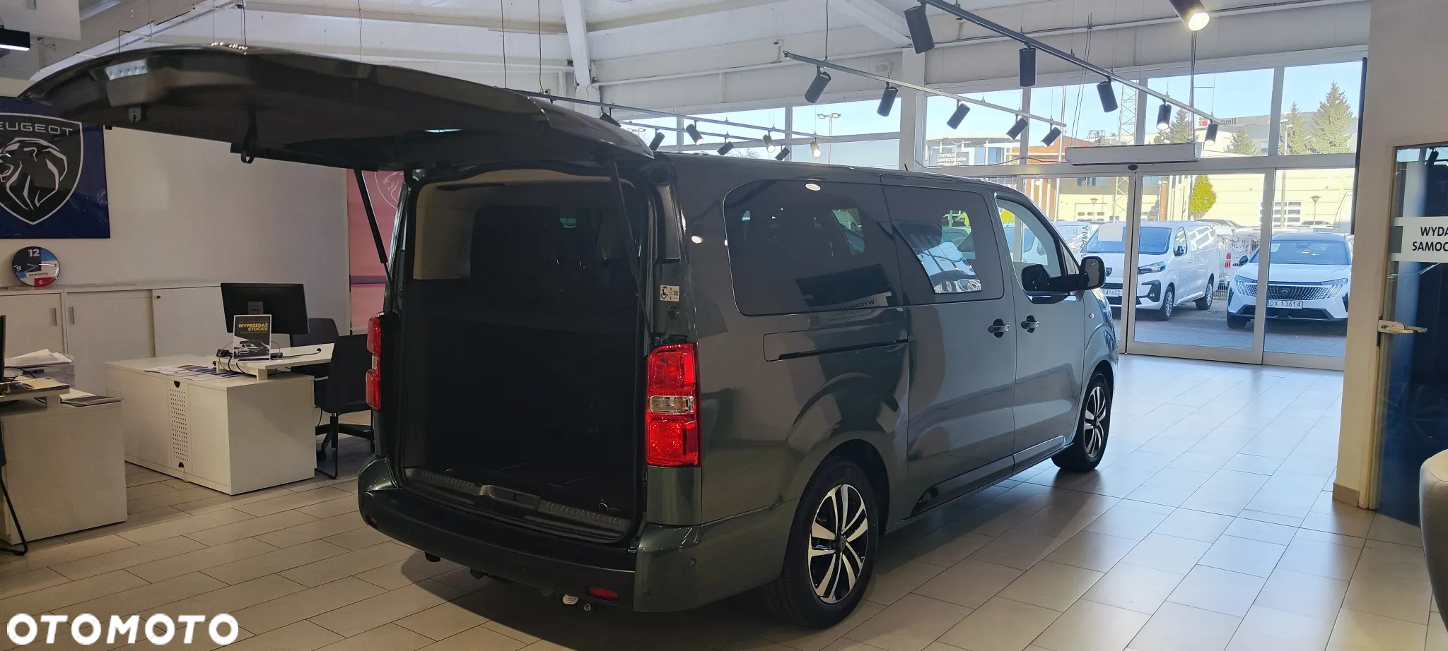 Peugeot Traveller - 6