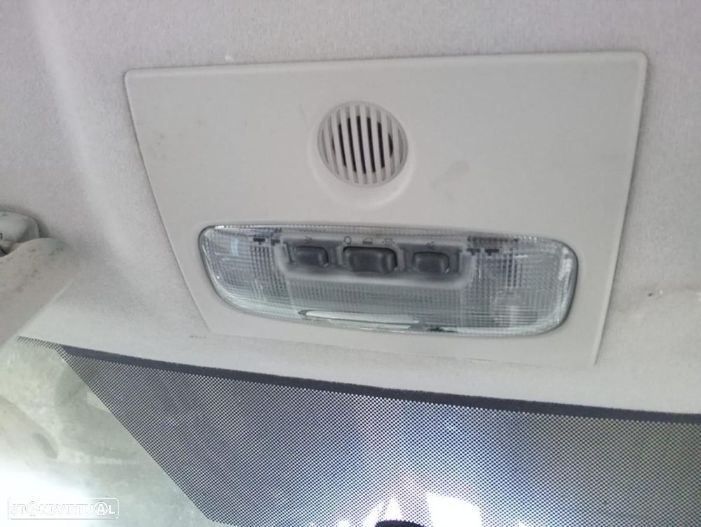 LUZ INTERIOR FORD FOCUS BERLINA CAP - 1