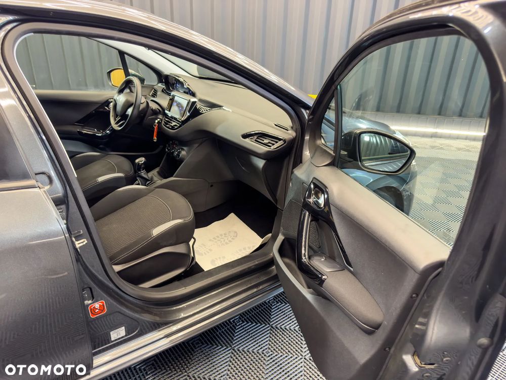 Peugeot 208 1.2 PureTech Allure - 13