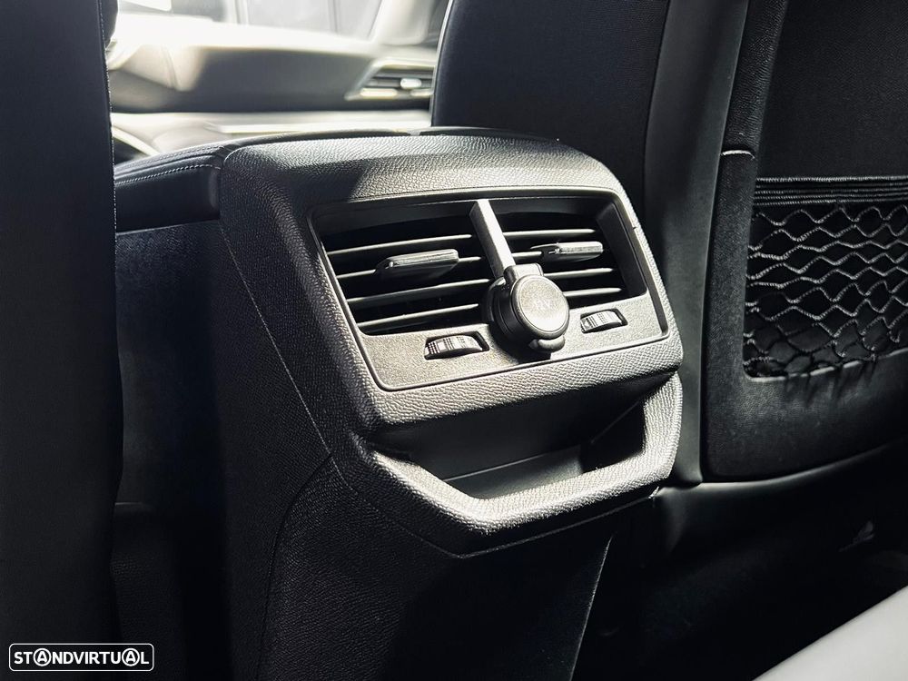 Peugeot 3008 1.6 Hybrid4 Allure e-EAT8 - 38