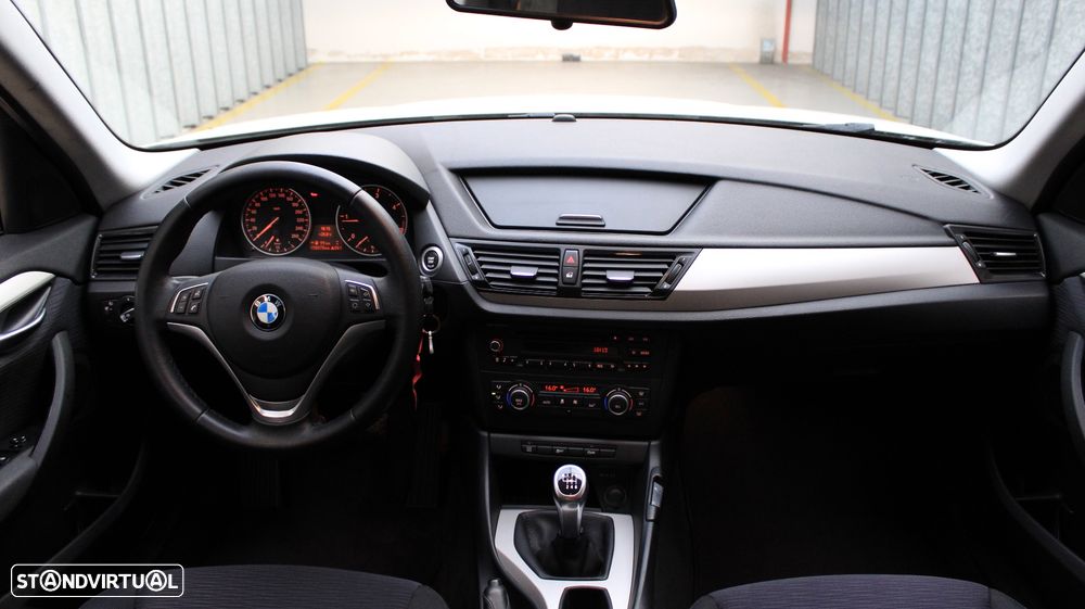 BMW X1 sDrive18d Sport Line - 29