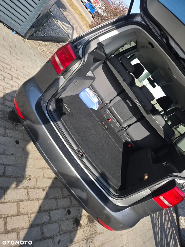 Volkswagen Touran - 13