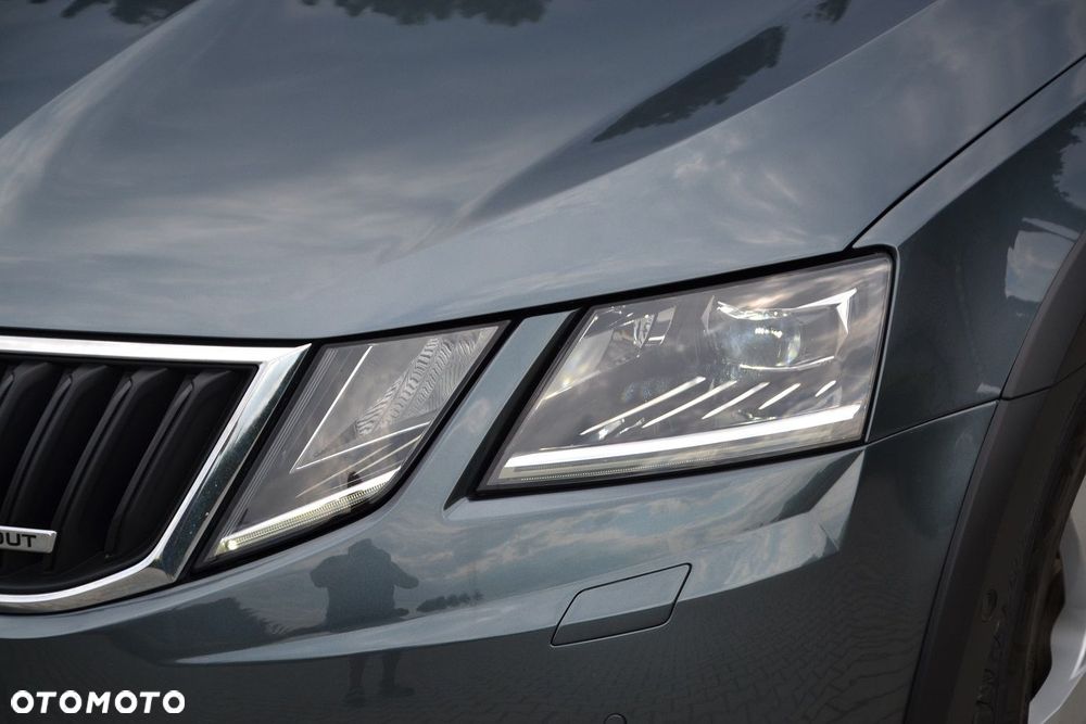 Skoda Octavia 2.0 TDI 4x4 Elegance DSG - 4