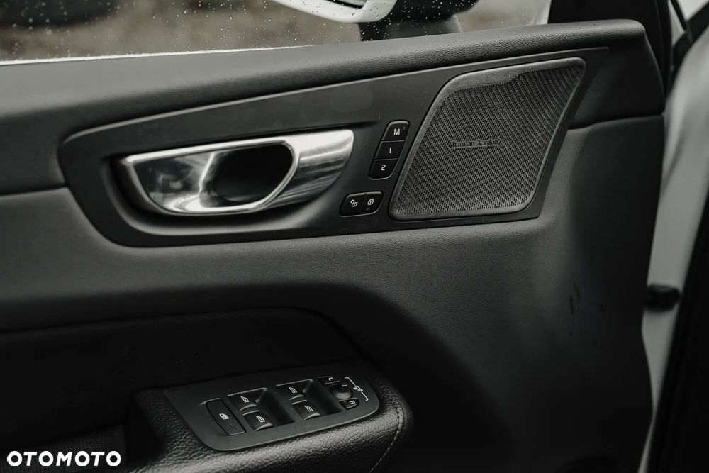 Volvo XC 60 T8 AWD Recharge Geartronic Inscription - 17