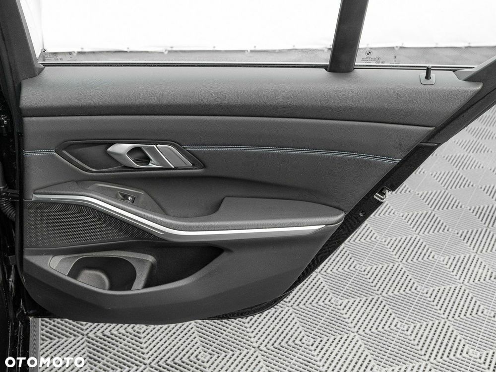 BMW Seria 3 320d xDrive M Sport sport - 28