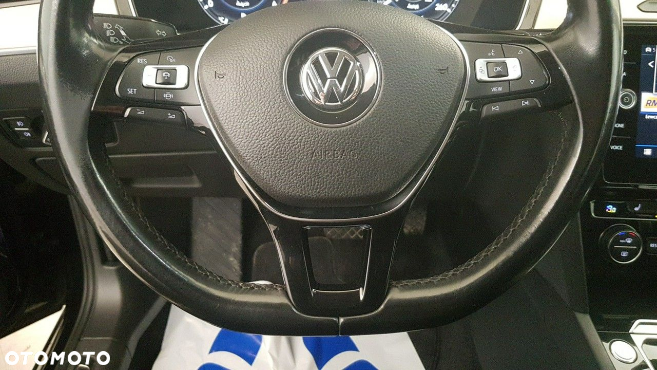Volkswagen Passat - 28