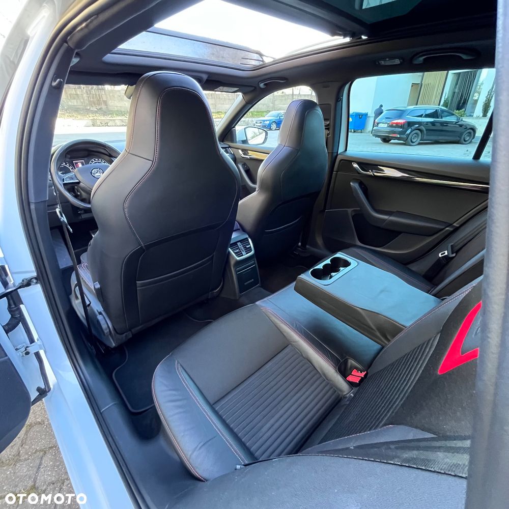 Skoda Octavia 2.0 TDI DSG RS - 6