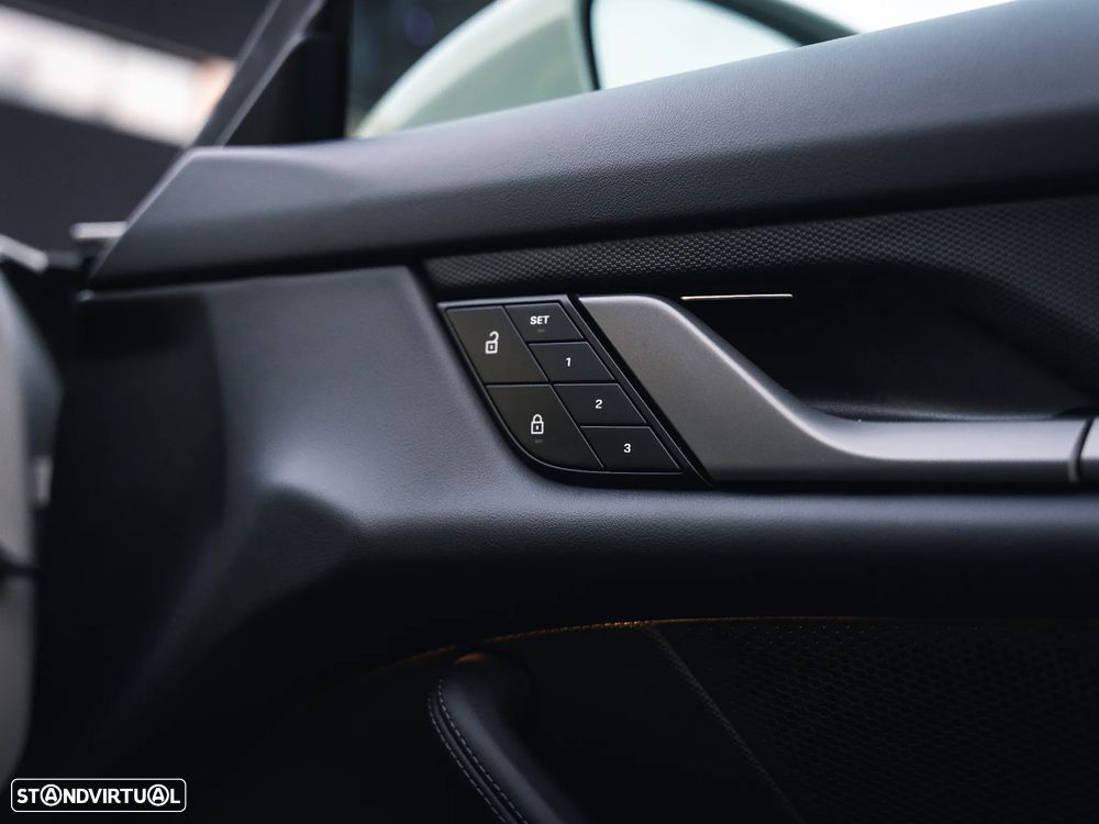 Porsche Taycan Cross Turismo 4S - 29