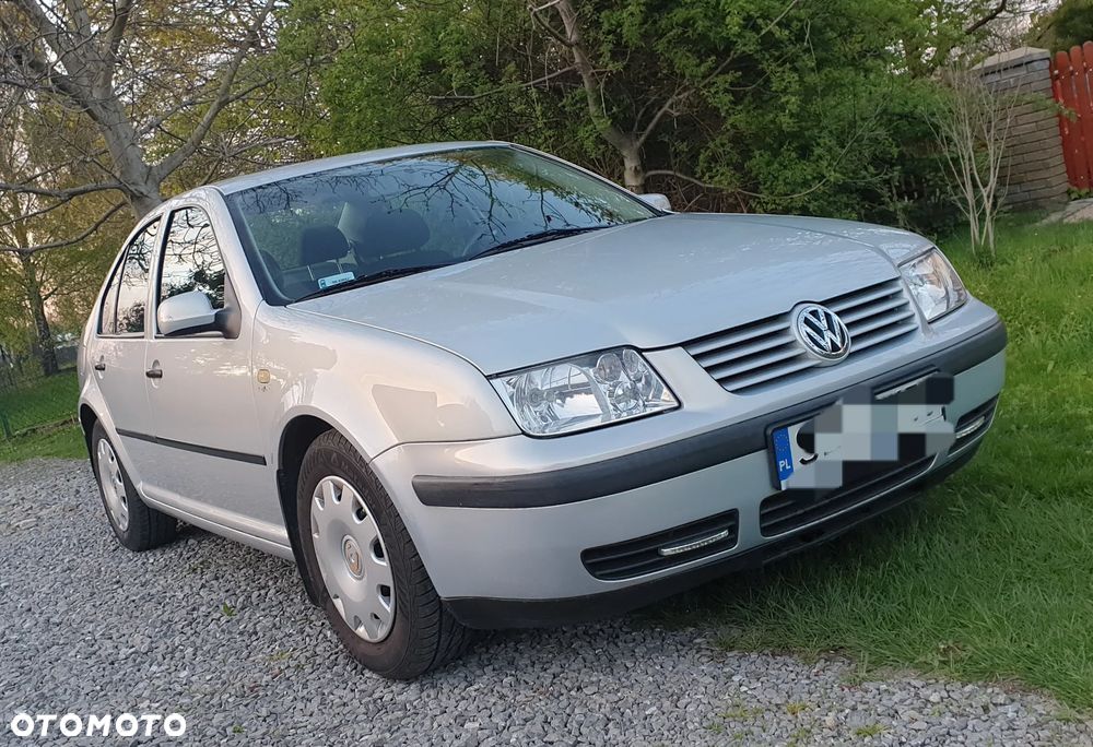 Volkswagen Bora 1.6 Basis - 1